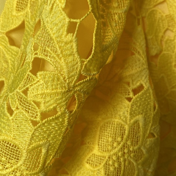 Yellow Dress w/pockets size 12. Short 36” from shoulder. - Picture 9 of 10